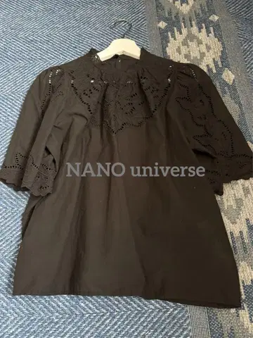 NANO universe 커팅 블라우스