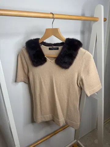 UNITED ARROWS 탈부착식 퍼 옷깃, 베이지 V넥 니트