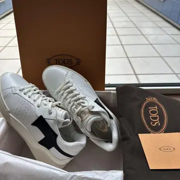 TOD'S 가죽 스니커즈 새상품 36.5