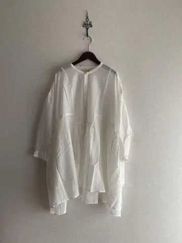 새상품 스즈키 타카유키 브로드 블라우스 화이트