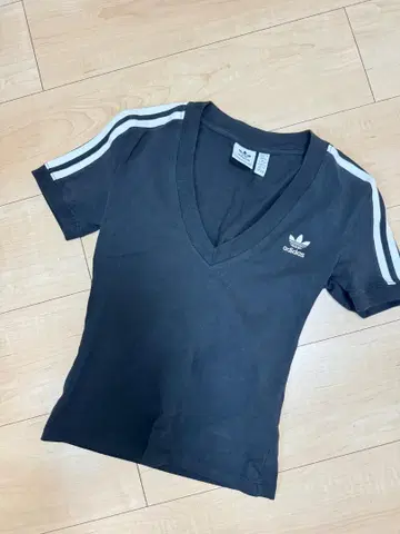 아디다스 V넥 티셔츠 여성용