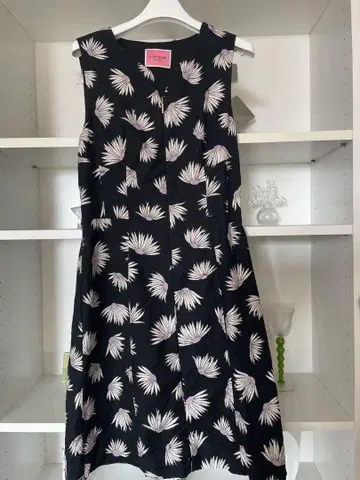kate spade 꽃무늬 슬리브리스 무릎 기장 원피스