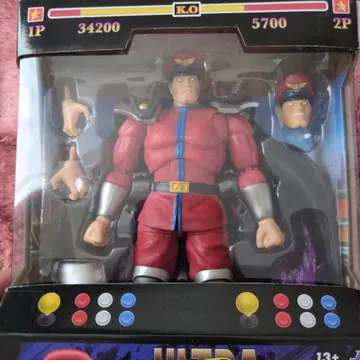 ULTRA STREET FIGHTER II M.Bison 피규어