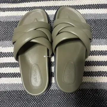 미라 오웬 샌들