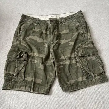 Abercrombie & Fitch 카모플라쥬 카고 숏 팬츠 36
