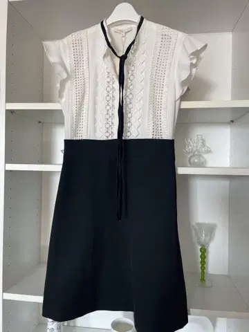마쥬 화이트/블랙 슬리브리스 원피스 마쥬