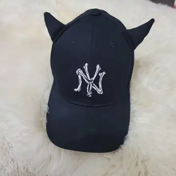 BASICKS 고양이 귀 블랙 캡