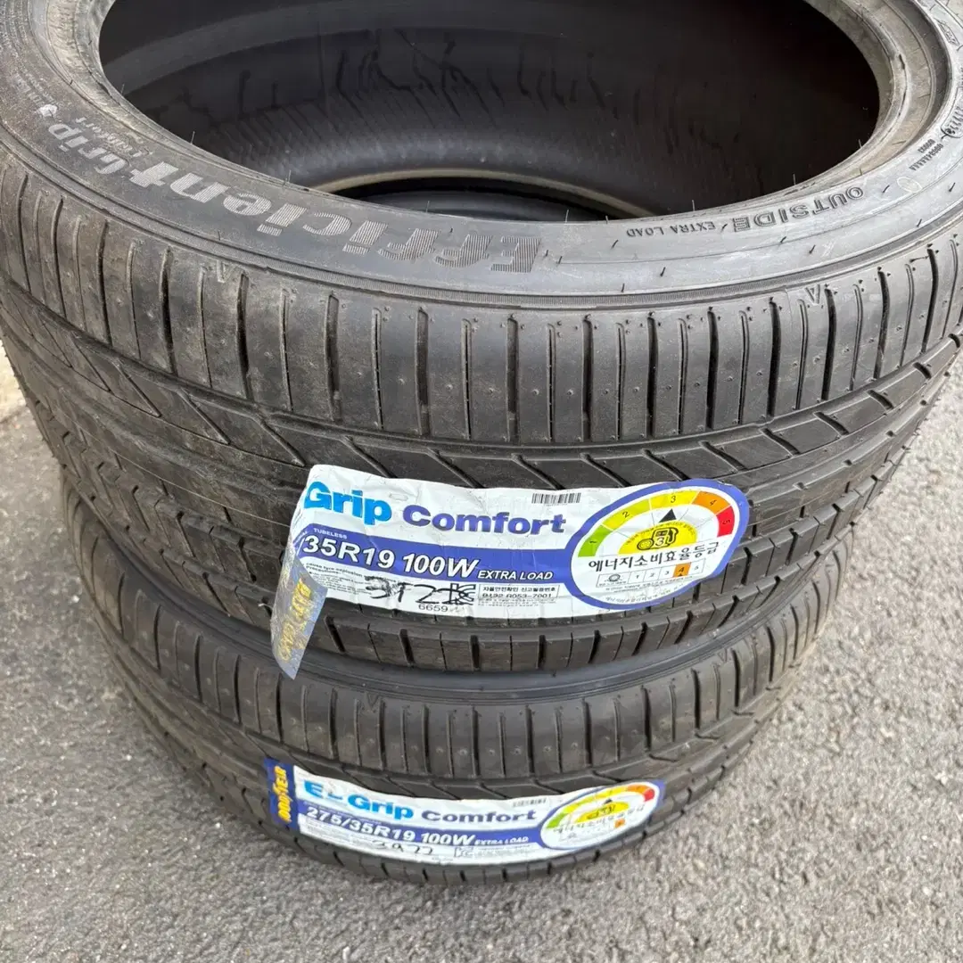 굿이어 타이어 275 35 19 22년도 이월타이어 저렴하게 판매합니다.