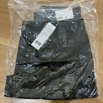유니클로 U 25ss 턱 와이드 팬츠 블랙 79 택 포함 새상품