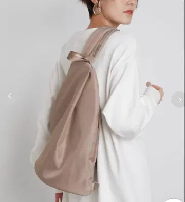베이지 심플 백팩