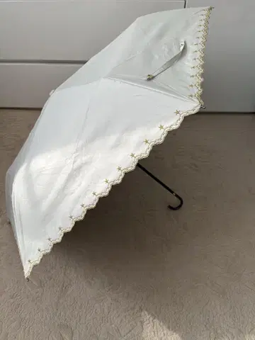 별 모양 자수 양산 화이트