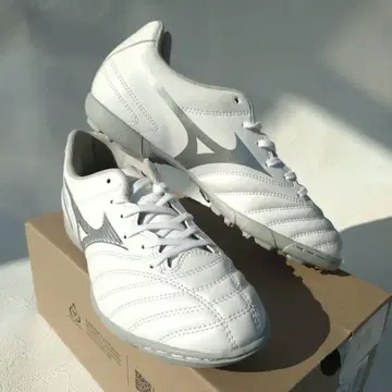 미사용 새상품 [MIZUNO] 축구화 24cm