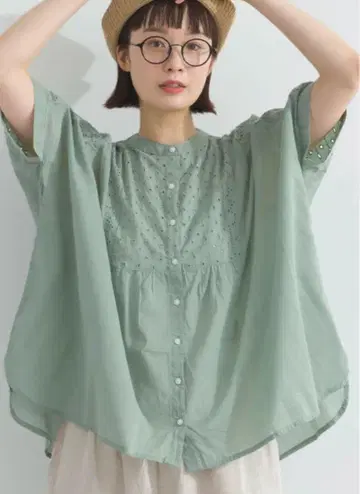 Lupilien 패치워크 시프리 아일렛 레이스 블라우스 민트