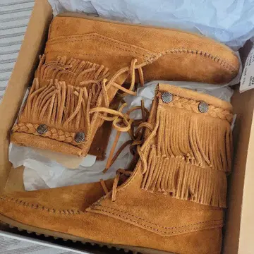 MINNETONKA 모카신 부츠