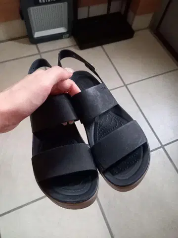 Crocs 블랙 스포츠 샌들