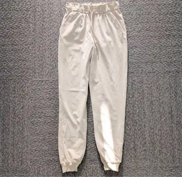 새상품급 Lululemon 조거 팬츠 사이즈 4