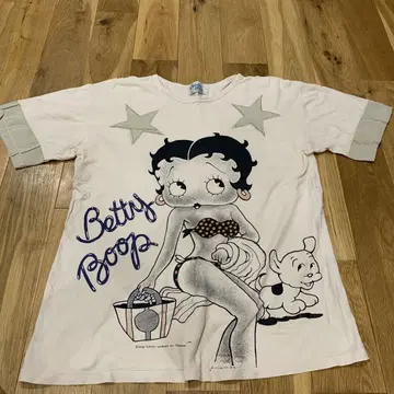 Betty Boop 티셔츠 별 자수 장식