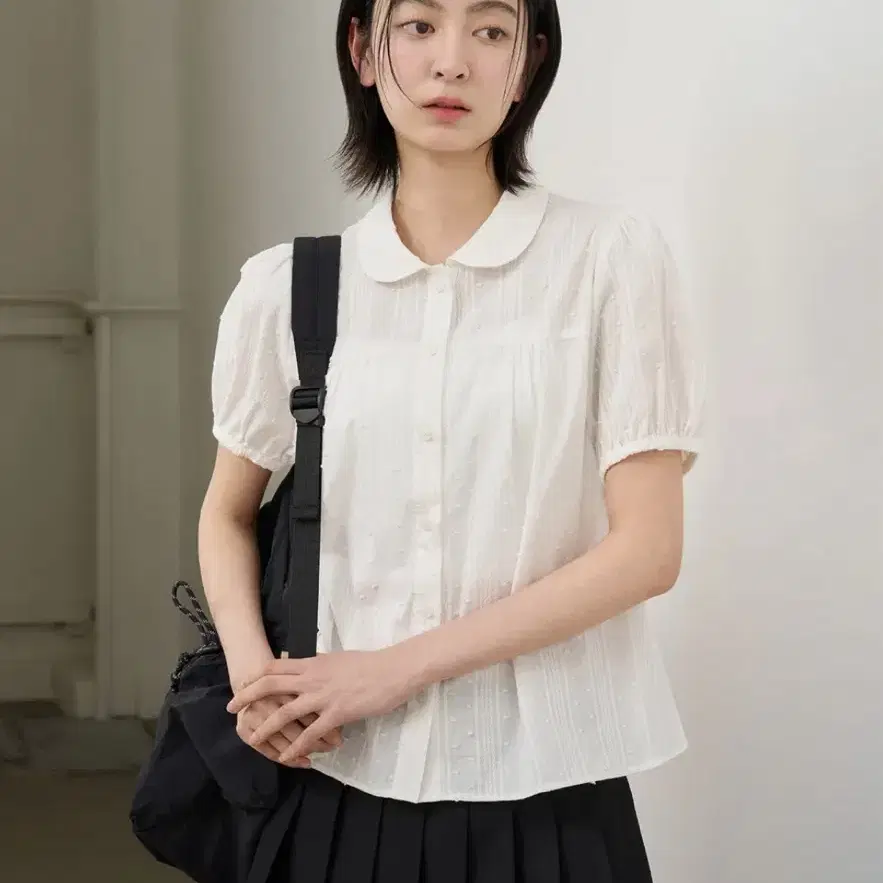 General Idea Round Kara Puff Blouse White S on Bunjang