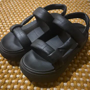 푸마 블랙 스포츠 샌들