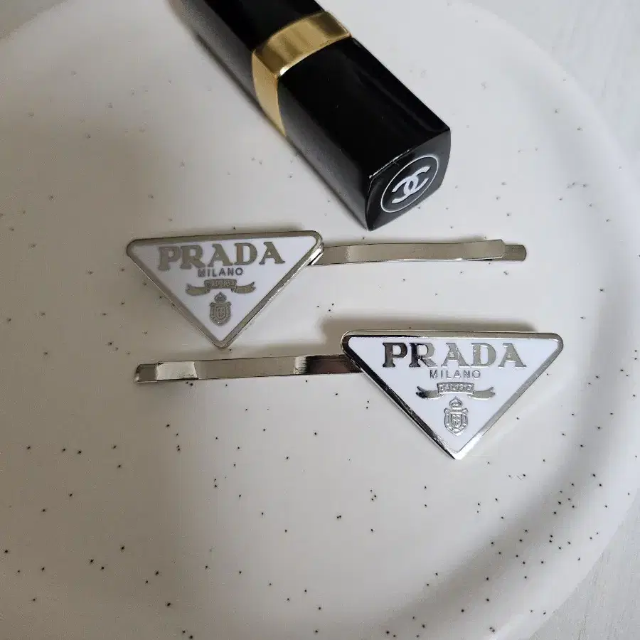 【送料&関税込】Prada Logo Two Hairpin Set PRADA/プラダ】 ロゴ ヘアピン 2個セット (PRADA/ヘア