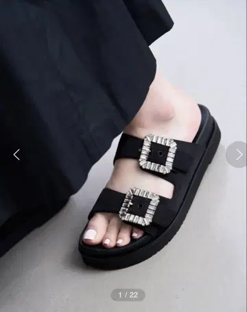 LE TALON 비쥬가 달린 블랙 샌들 루타론 M 정가 12650엔