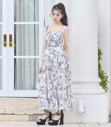 메미 스파이럴 프릴 꽃 장식이 있는 긴 원피스