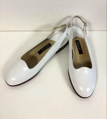 미사용품 KISSA 화이트 가죽 슬링백 신발