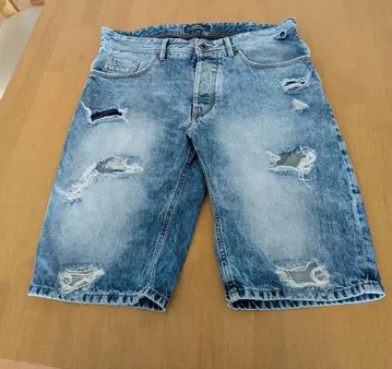 Bershka 데미지 데님 숏 팬츠 EUR44