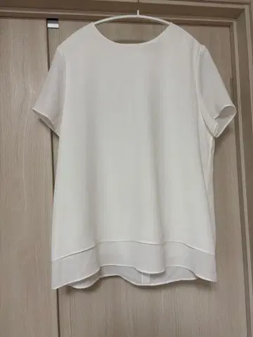 Theory Luxe 화이트 반팔 상의