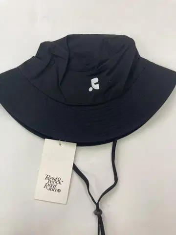 Rest & Recreation 블랙 버킷 햇