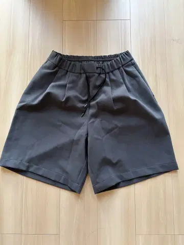 윔 어태치먼트 EASY WIDE TUCK SHORT (그레이/M)