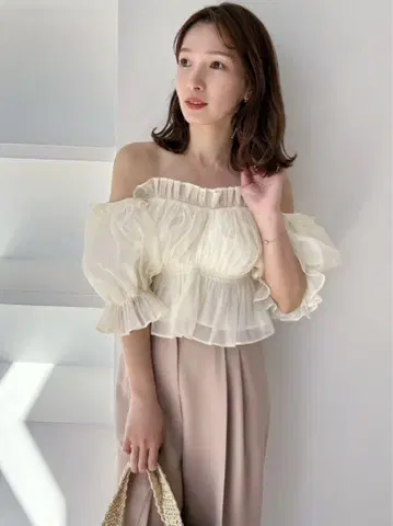 snidel 스나이델 개더 오프 숄더 블라우스