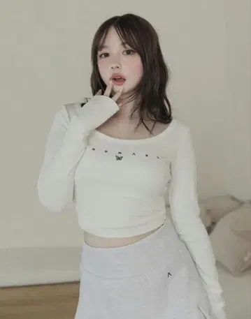 ANDMARY 루나 로고 티셔츠