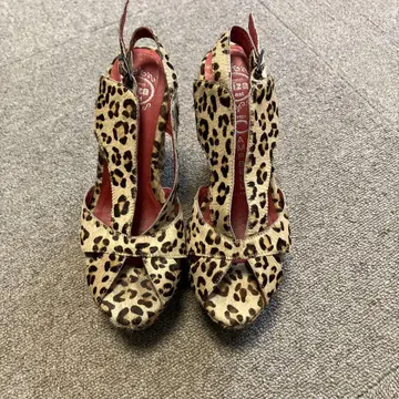 제프리 캠벨 JEFFERY CAMPBELL 레오파드 무늬 통굽 샌들