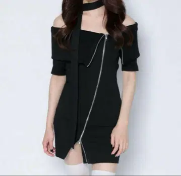슬래시 지퍼 업 미니 드레스 MELTTHELADY 블랙
