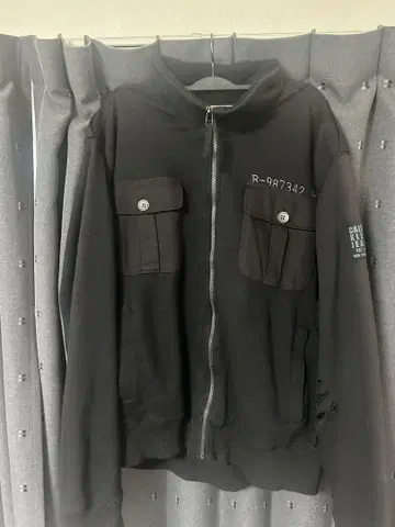블랙 지퍼 점퍼