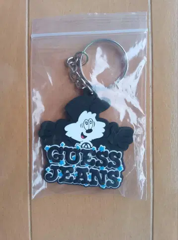 GUESS JEANS VERDY 키링