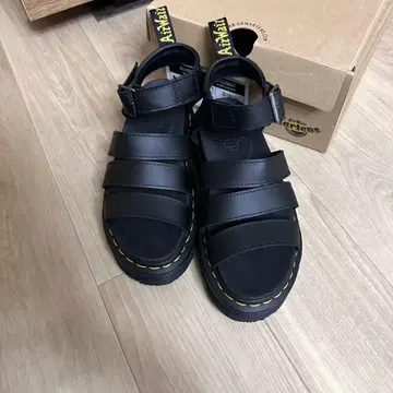 Dr. Martens 닥터마틴 블랙 샌들 Blaire