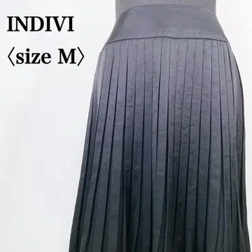 INDIVI 인디비 블랙 사이드 지퍼 무릎 기장 플리츠 플레어 스커트