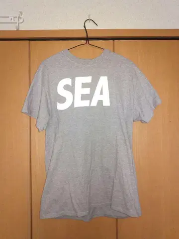 SEA WIND AND 그레이 티셔츠