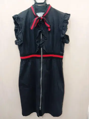 Cindi Bendi 슬리브리스 원피스 프릴 네이비 리본 여름옷