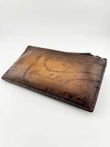 벨루티 캘리그래피 가죽 코인 케이스