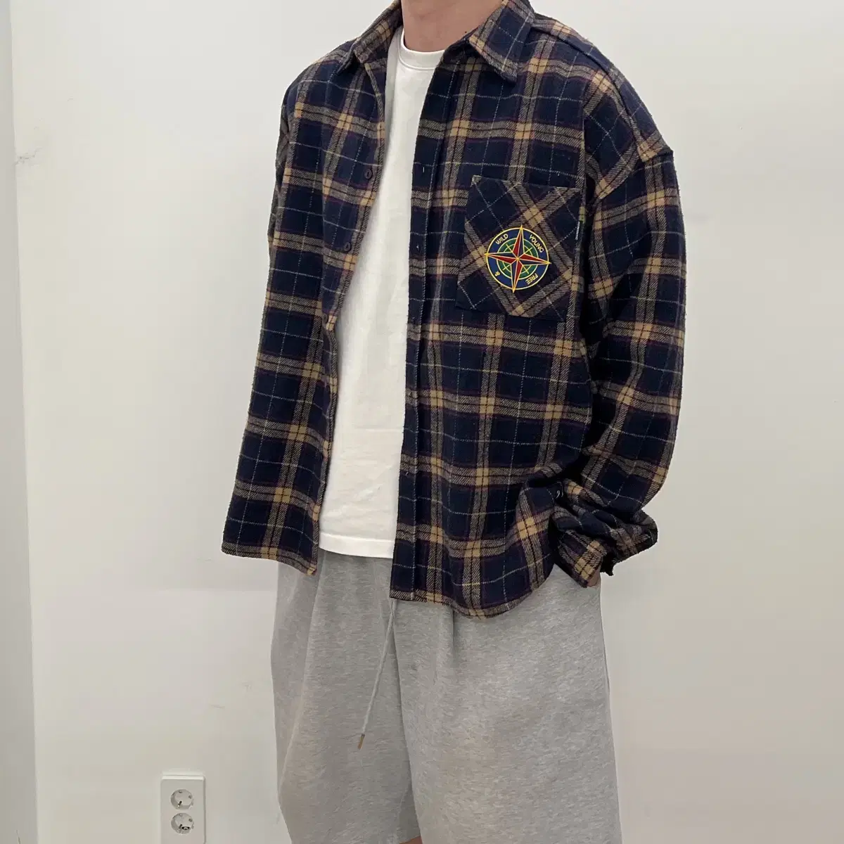 [ROMANTIC CROWN]★WAVE STITCH SWEAT SHIRT Amazon.com: Custom Embroidered Roman Numeral Hoodie