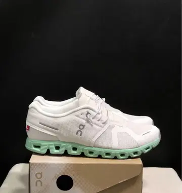 ON Cloud5 스니커즈 화이트/민트