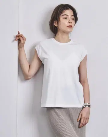 가격 인하 AURALEE 크루넥 슬리브리스 티셔츠