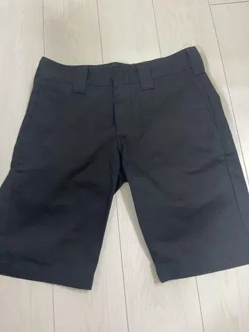 OshKosh 블랙 숏 팬츠