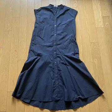 BARNEYS NEW YORK 네이비 슬리브리스 원피스