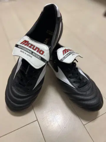 미즈노 프로페셔널 모델 축구화