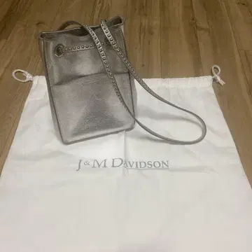 J&M DAVIDSON 실버 숄더백