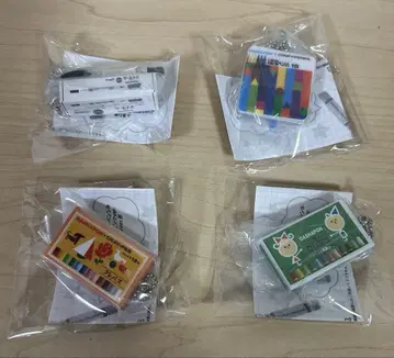 사쿠라 크레파스 키링 세트.